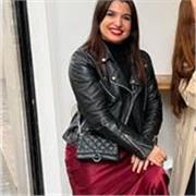 Profesora de Coaching y Liderazgo, especializada en comunicación asertiva y gestión de emociones.